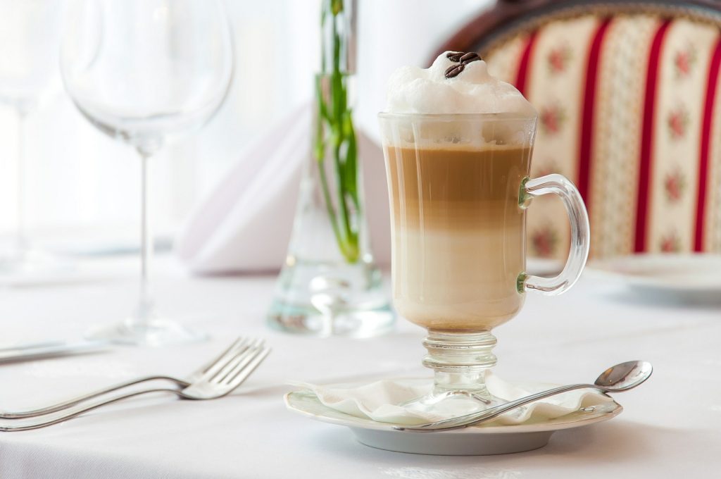 Latte Macchiatto im Glas - eine andere Art von Milchkaffe.